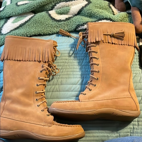 L.L. Bean Soft Suede Leather Tan Tassel‎ Thick Sheepskin Lined Sock Boots 9 Med - Picture 1 of 12